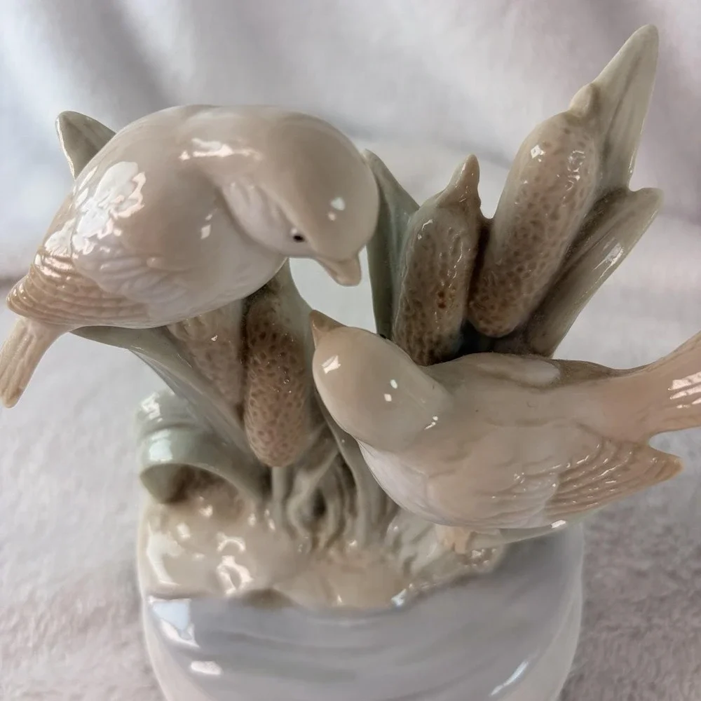 Vintage 70s Porcelain Bird Music Box Figurine Birds in Cattails As Is Repair